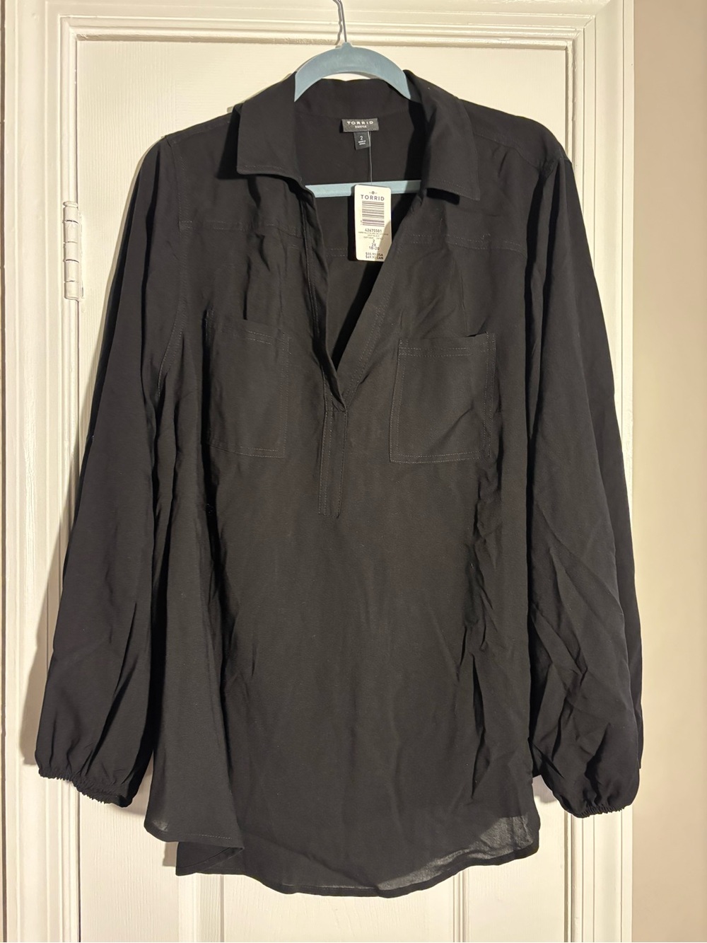 NWT TORRID Harper Pullover Shirt with gathered sleeves Size 2